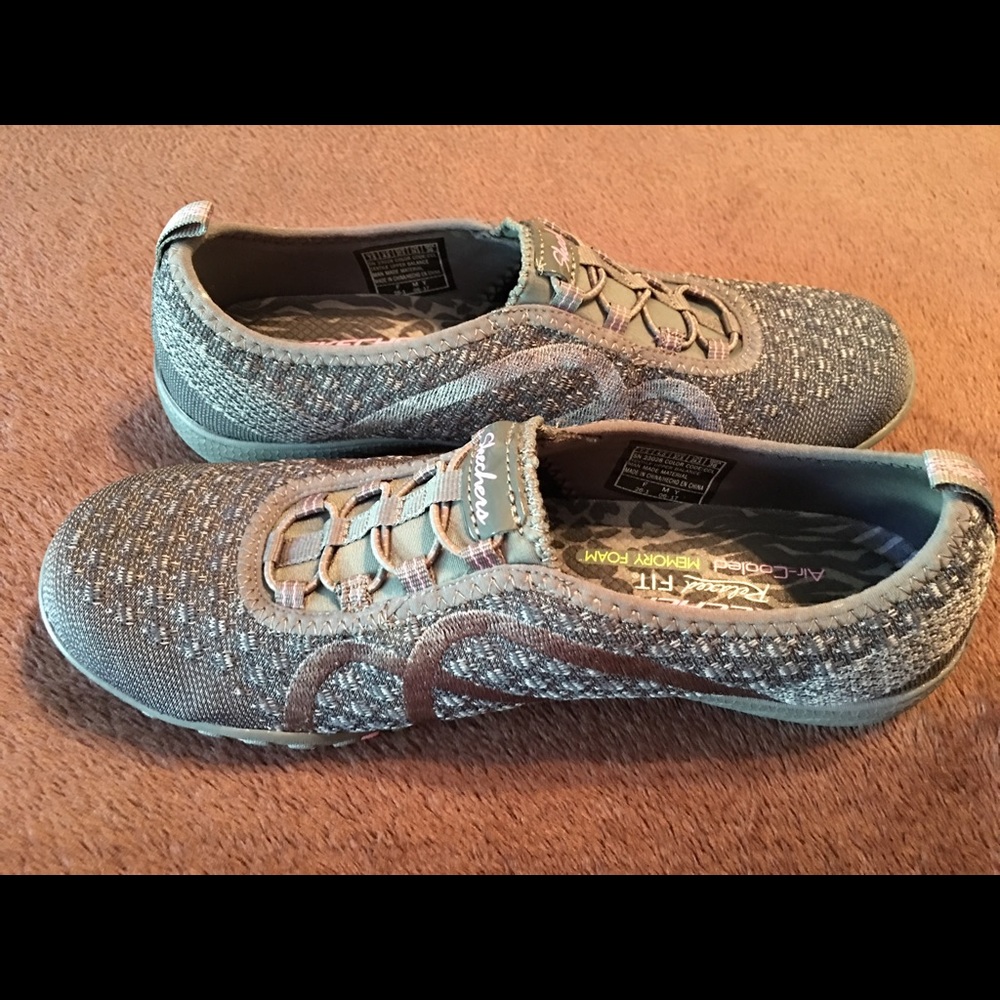 Skechers Relaxed Fit Memory Foam shoes size 7.5